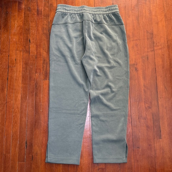 Lululemon Softstreme Straight Leg Split Hem 23” Crop - 8 - Smoked Spruce - NWOT! - Picture 6 of 9